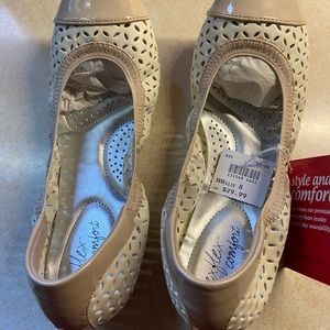 Dexflex Comfort White/Nude Ballet Flat (size 8) NWT